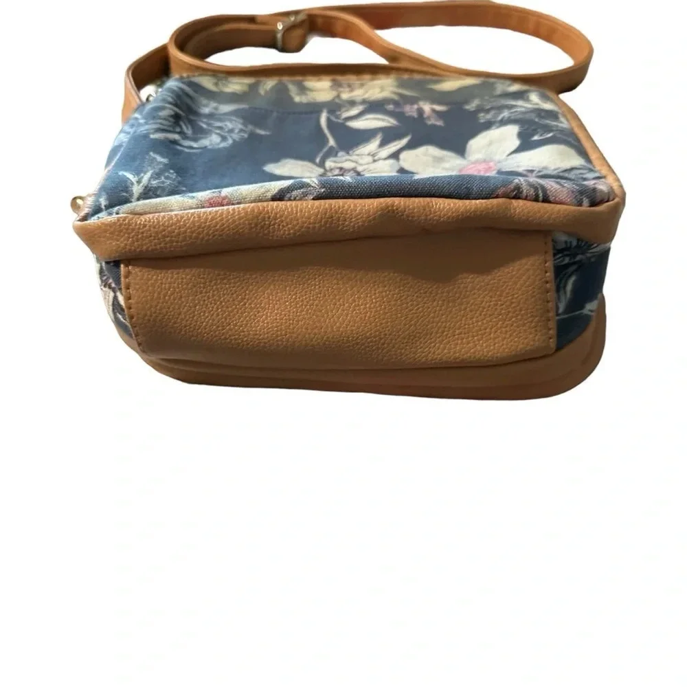 Jaclyn Smith women's floral crossbody with lots of pockets